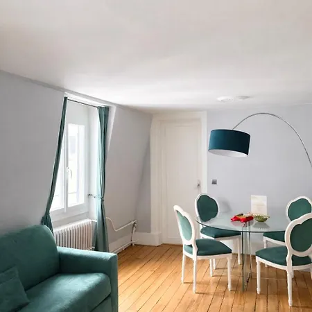 Splendid Louvre 1st District Apartment *